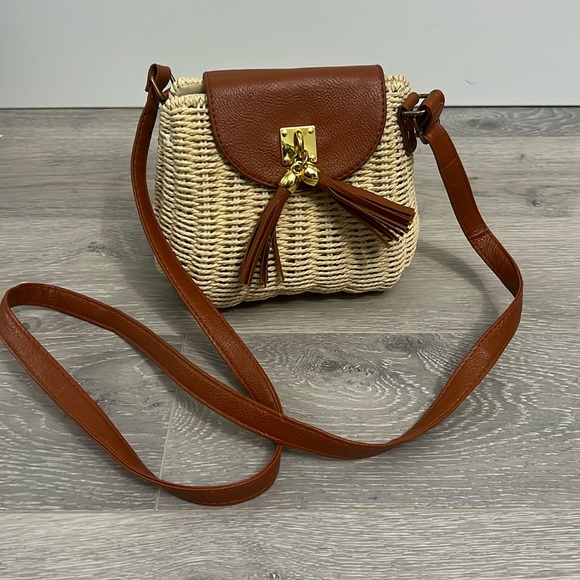 Handbags - Small Woven Purse EUC